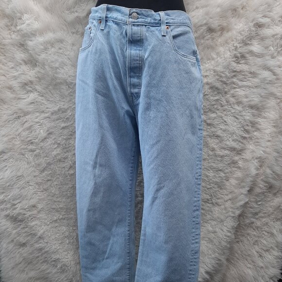 Vintage Levi's 501 Man's Blue Light Wash Fly Buttons Straight Legs Denim Jeans - Picture 1 of 11